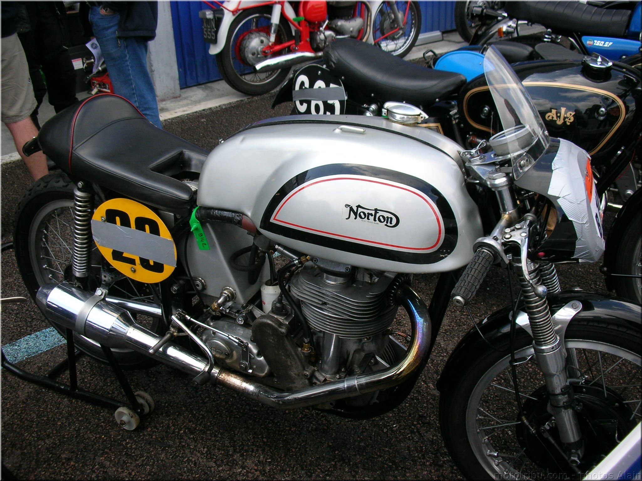 MOTO 
