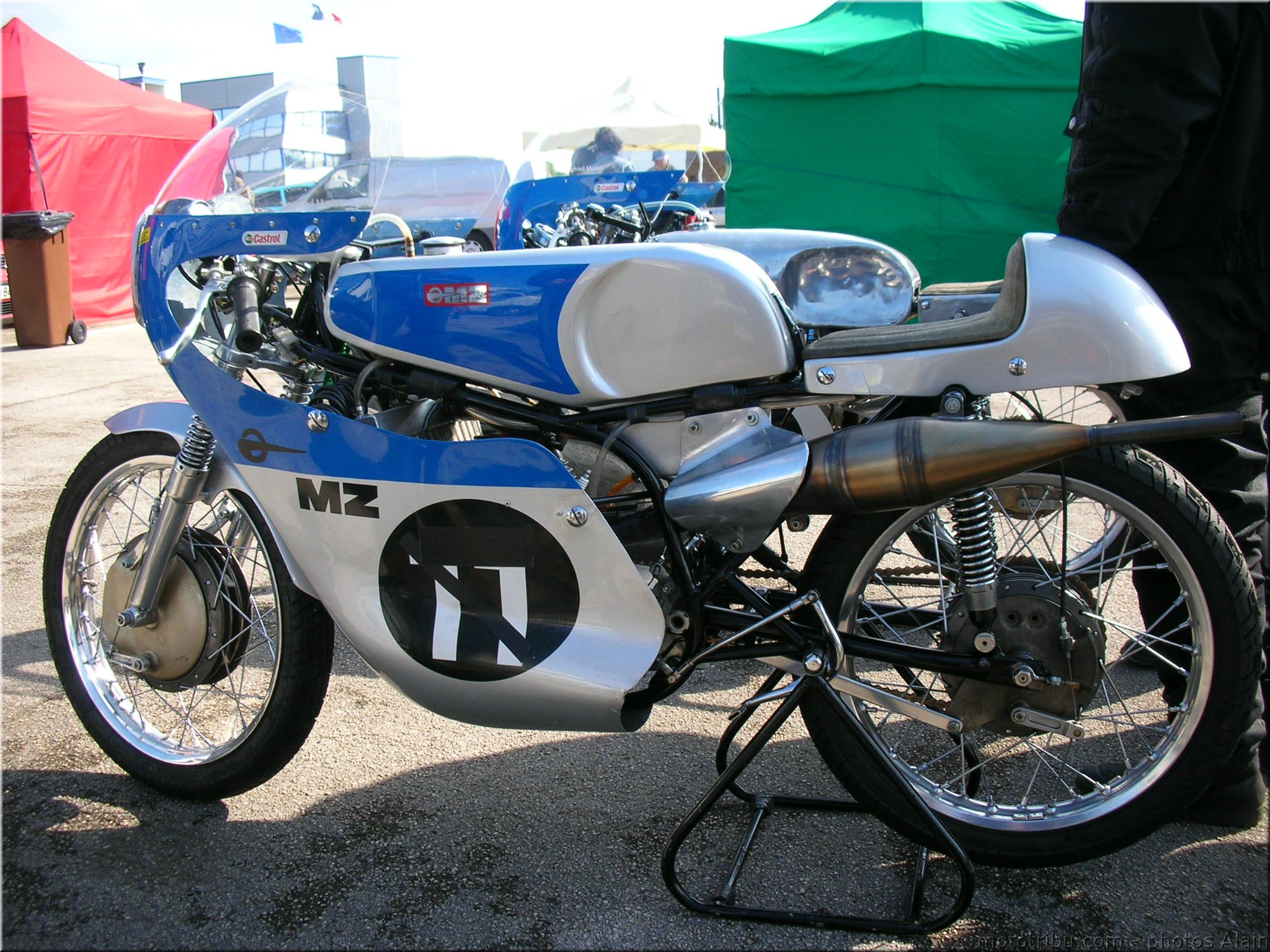 MOTO 
