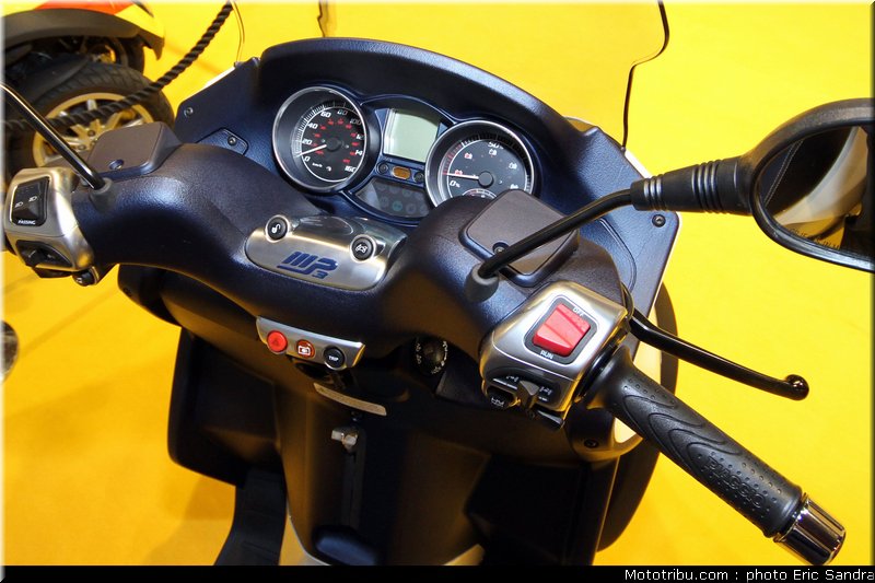 piaggio_hybrid_2_bruxelles_2010_0106