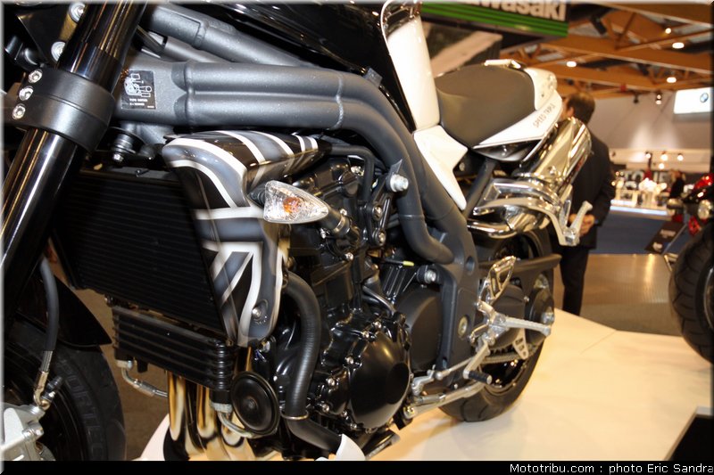 triumph_speed_triple_urban_sport_1050_2_bruxelles_2010_0131