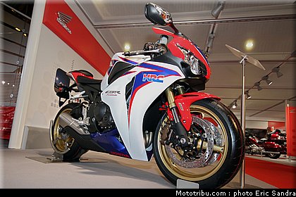 honda_1000_cbr_fireblade_bruxelles_2010_0053.jpg