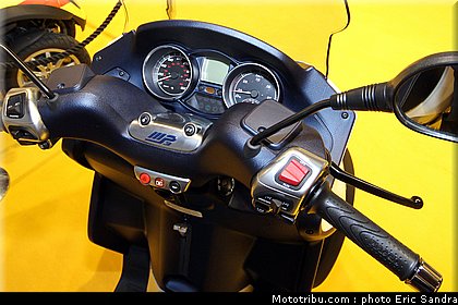 piaggio_hybrid_2_bruxelles_2010_0106.jpg