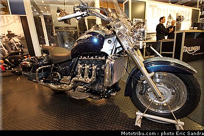 triumph_rocketIII_touring_3_bruxelles_2010_0129.jpg