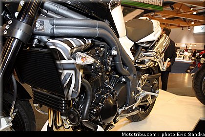 triumph_speed_triple_urban_sport_1050_2_bruxelles_2010_0131.jpg