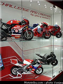 milan_eicma_2010_0123.JPG