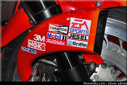jpms_2011_cannes_moto_services_23.JPG