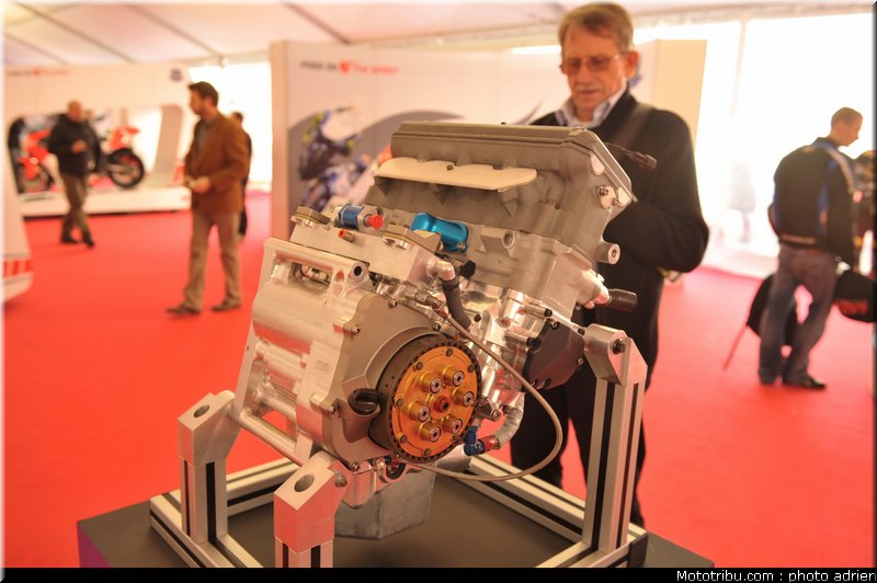 yamaha_gp_017_salon_de_la_moto_paris_2011