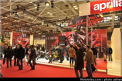 aprilia_001_salon_de_la_moto_paris_2011.jpg