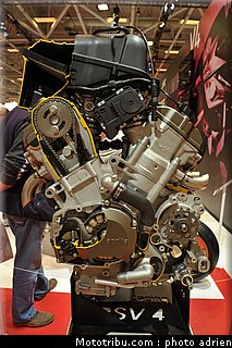 aprilia_006_salon_de_la_moto_paris_2011.jpg