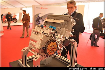 yamaha_gp_017_salon_de_la_moto_paris_2011.jpg