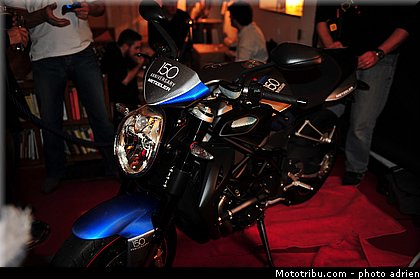 metzeler_010_salon_de_milan_eicma_2012.jpg