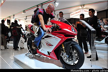 mvagusta_003_salon_de_milan_eicma_2012.jpg