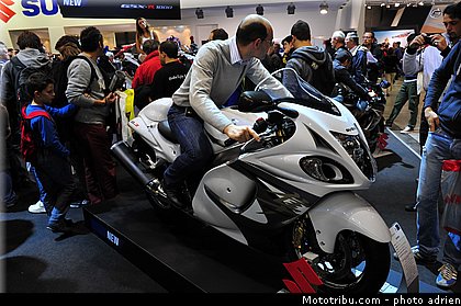 suzuki_004_salon_de_milan_eicma_2012.jpg