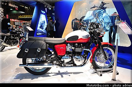 triumph_005_salon_de_milan_eicma_2012.jpg