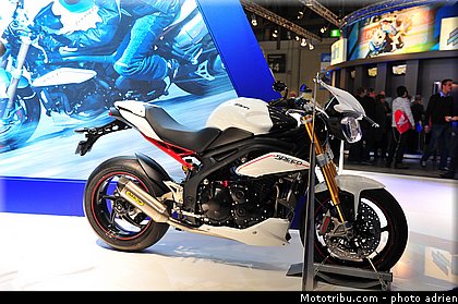 triumph_006_salon_de_milan_eicma_2012.jpg