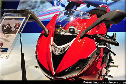 triumph_010_salon_de_milan_eicma_2012.jpg