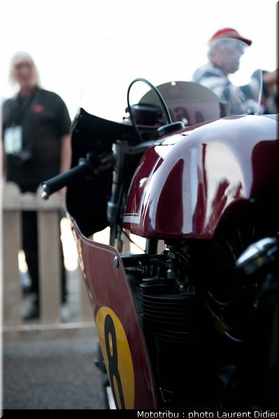 coupes_moto_legende_2011_paddock_0062