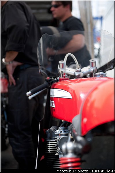 coupes_moto_legende_2011_paddock_0089