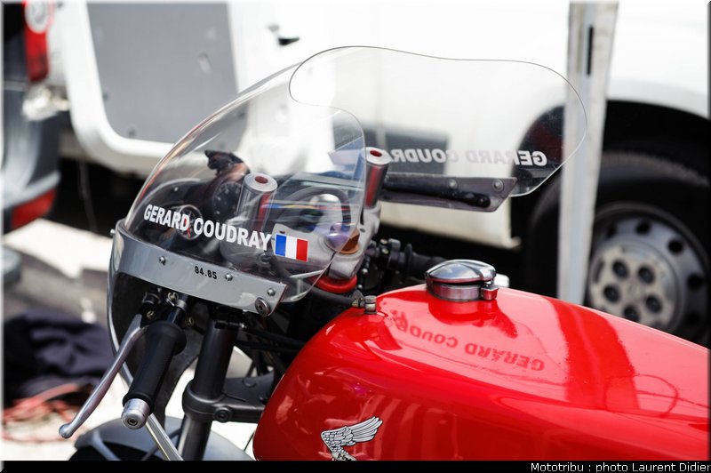 coupes_moto_legende_2011_paddock_0091