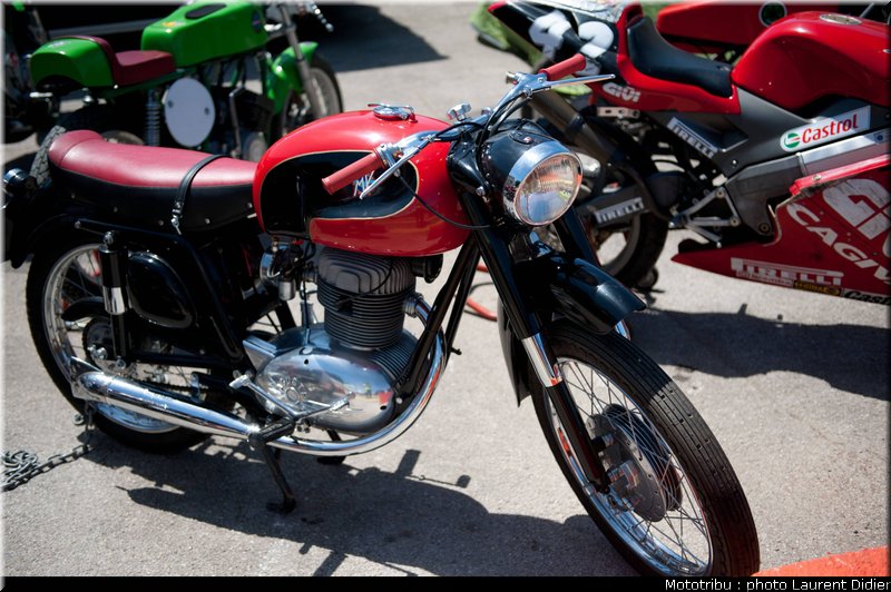 coupes_moto_legende_2011_paddock_0109