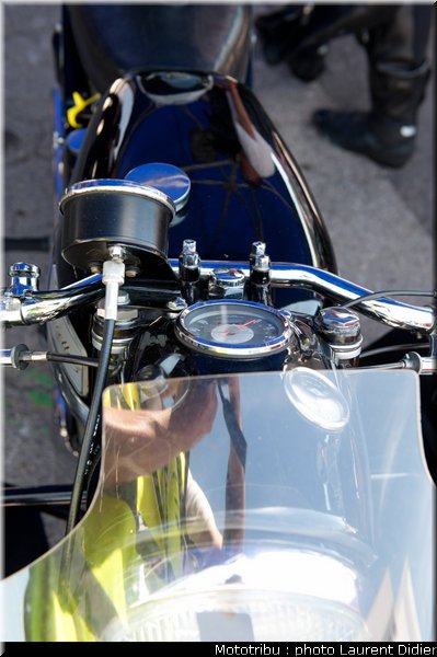 coupes_moto_legende_2011_paddock_0148