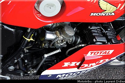 coupes_moto_legende_2011_paddock_0071.jpg