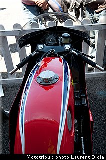 coupes_moto_legende_2011_paddock_0072.jpg