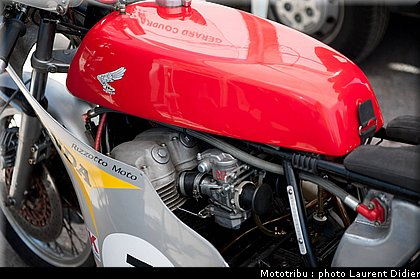 coupes_moto_legende_2011_paddock_0090.jpg