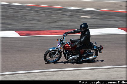 coupes_moto_legende_2011_piste_0060.jpg