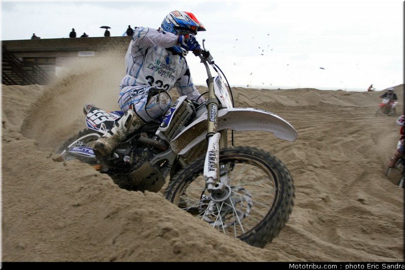 dugardin_beach_cross_berck_2009