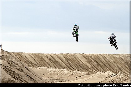 van_horebeek_07_beach_cross_berck_2009.jpg