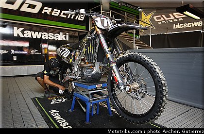 mondial_mx_bud_racing_suede_2010.jpg