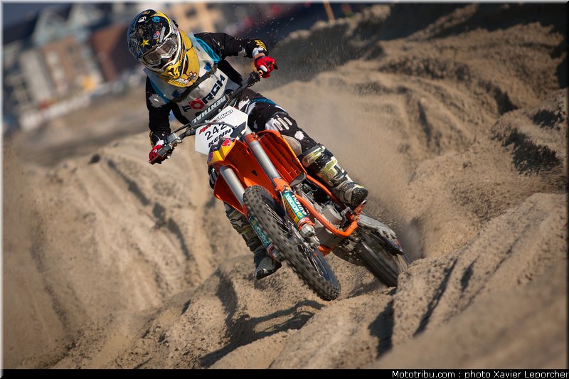 242_001_beach_cross_berck_sur_mer_2011