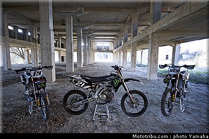 team_2_monster_energy_yamaha_mx.jpg