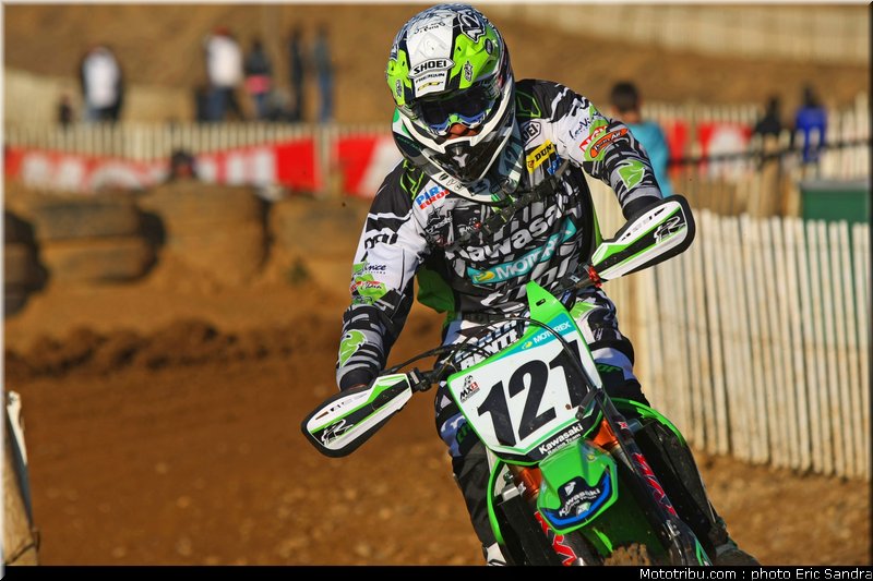boog_001_cross_international_valence_2012