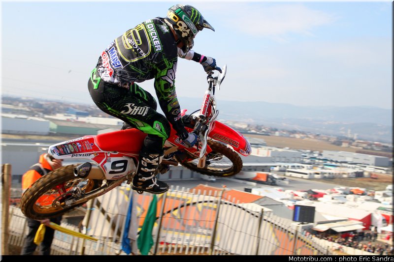 de_dycker_002_cross_international_valence_2012