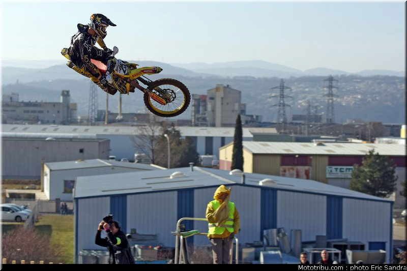 desalle_001_cross_international_valence_2012