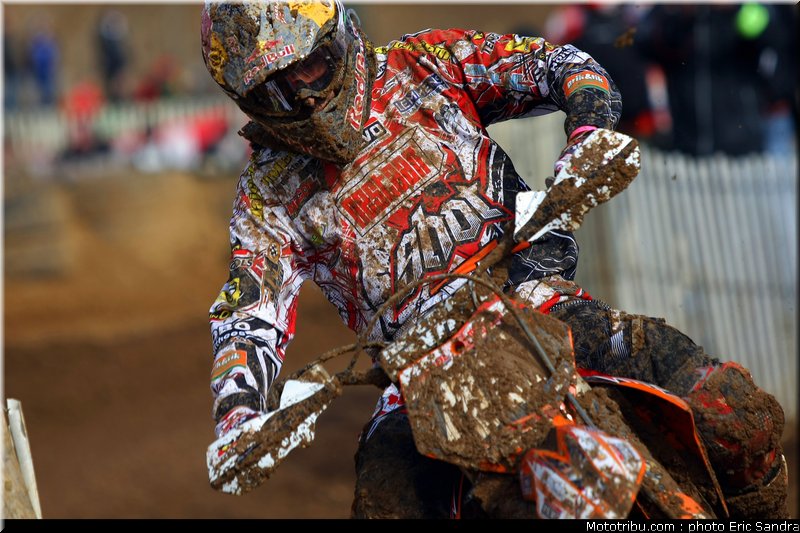 nicholls_001_cross_international_valence_2012