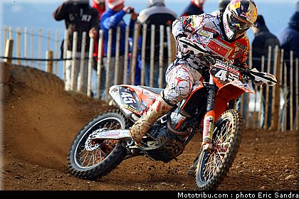 nicholls_002_cross_international_valence_2012.jpg