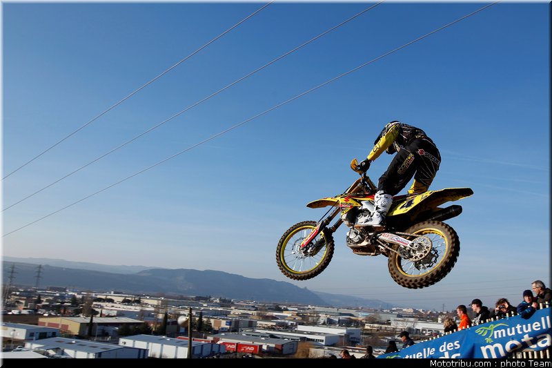 leok_025_cross_international_valence_2012