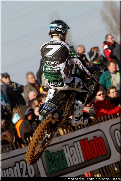 tonus_002_cross_international_valence_2012