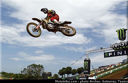 petrov_007_motocross_2012_france_saint_jean_angely.jpg