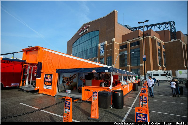 ambiance_001_supercross_us_2013_indianapolis