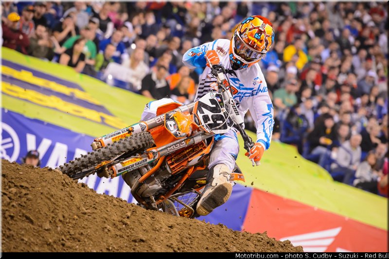 short_001_supercross_us_2013_indianapolis