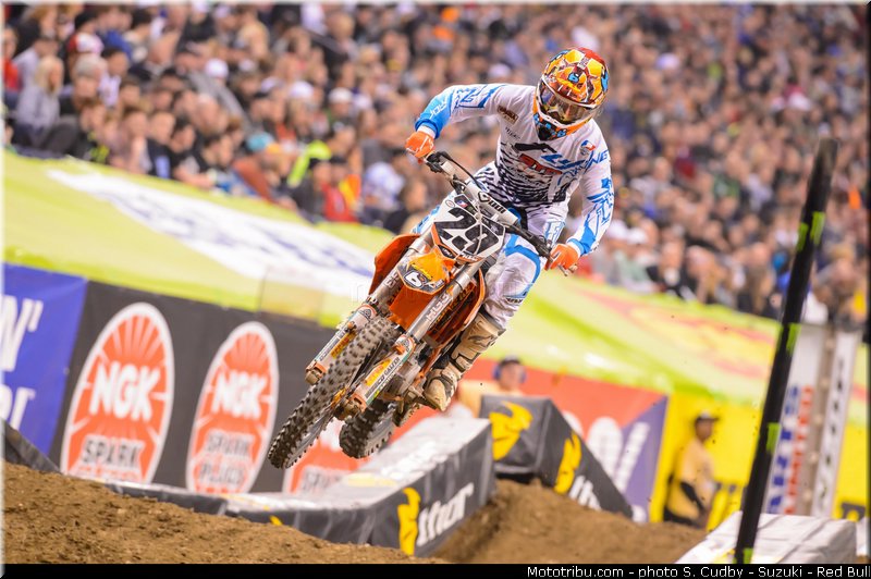 short_003_supercross_us_2013_indianapolis