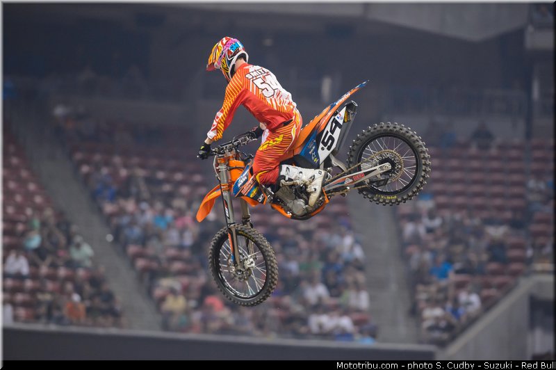 short_001_supercross_us_2013_houston