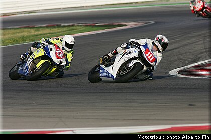 1000_stk_seaton_sirch_misano_civ_2009.JPG