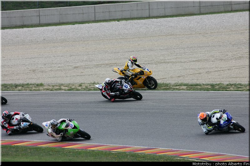 1curva_600Supersport_Velini_porta_fuori-Giansanti