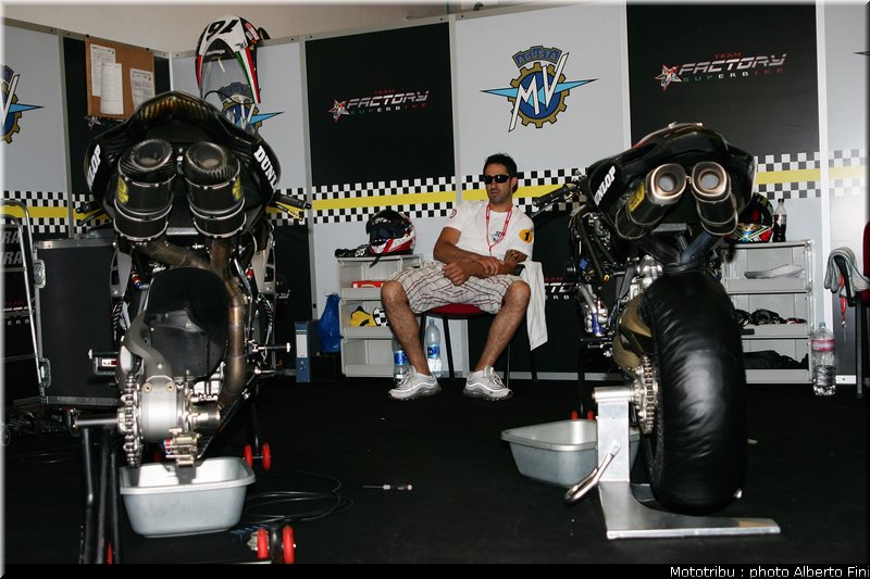 Box_MV_Agusta_con_pilota_Pratichizzo