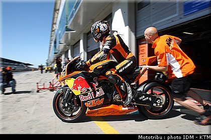 idm_003nurburgring_sbk_nebel_06.jpg